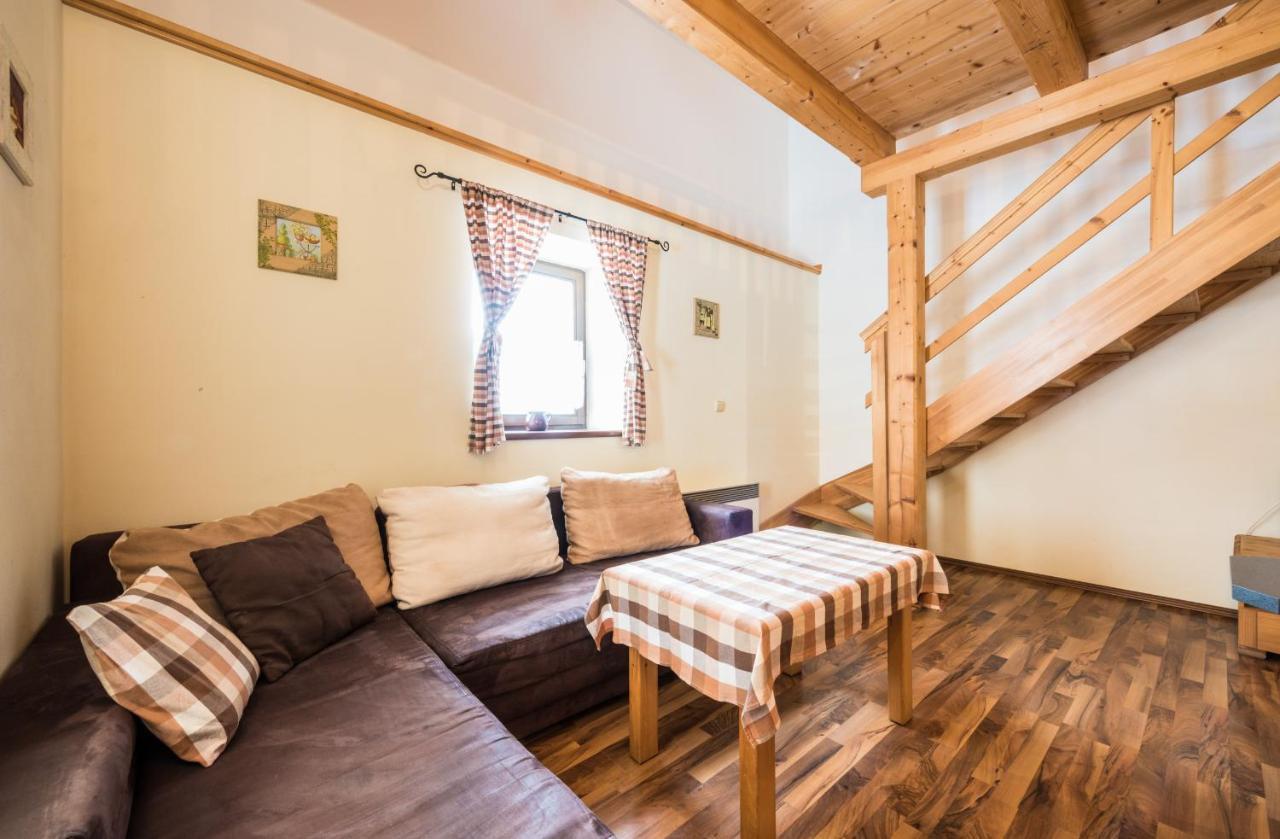 Penzion U Lisky Jarosov nad Nezarkou Exterior foto